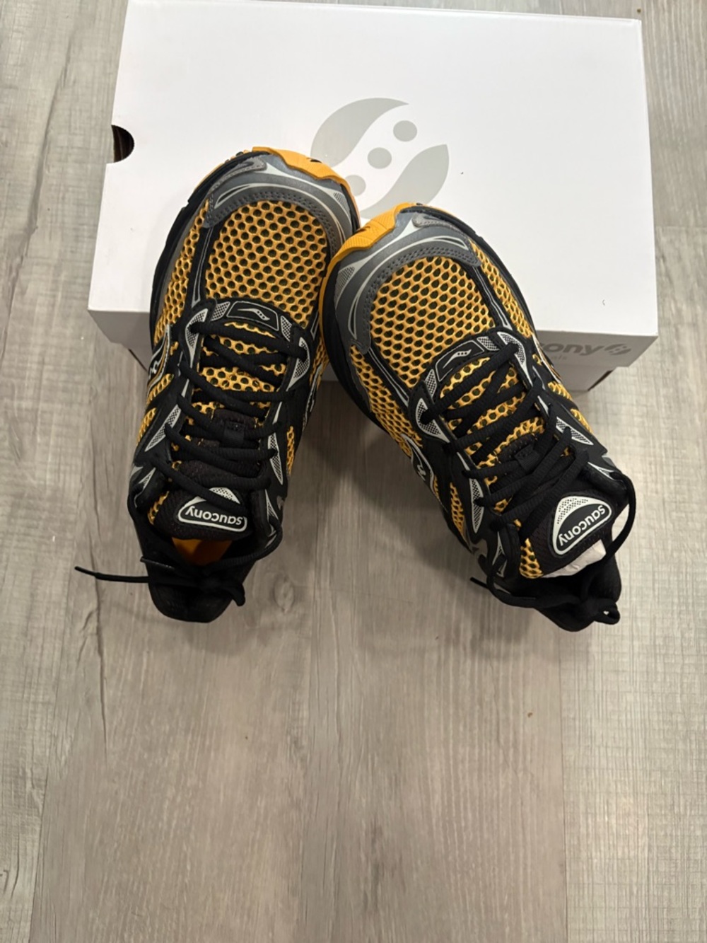 Saucony Men's Athletic Running Shoes in Yellow and Black AT-3/12